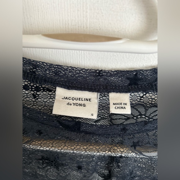 ❤️ 3/$15❤️ Stretch Lace crew neck - Picture 5 of 7